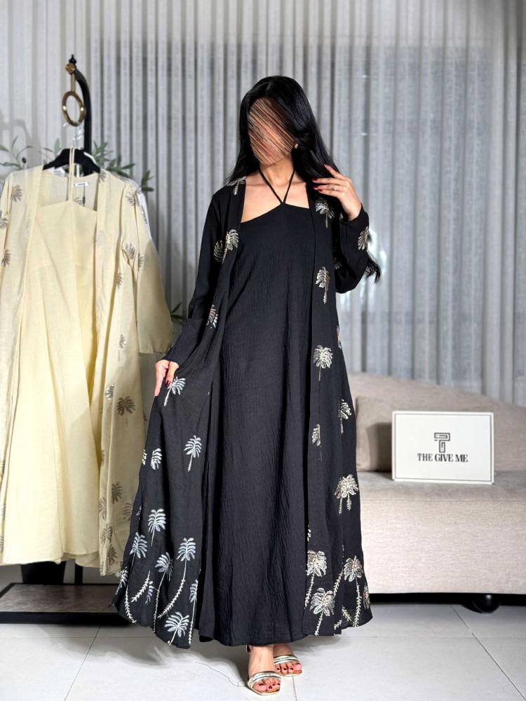 Two-piece thobe with a loose fit and embroidery on the outer piece