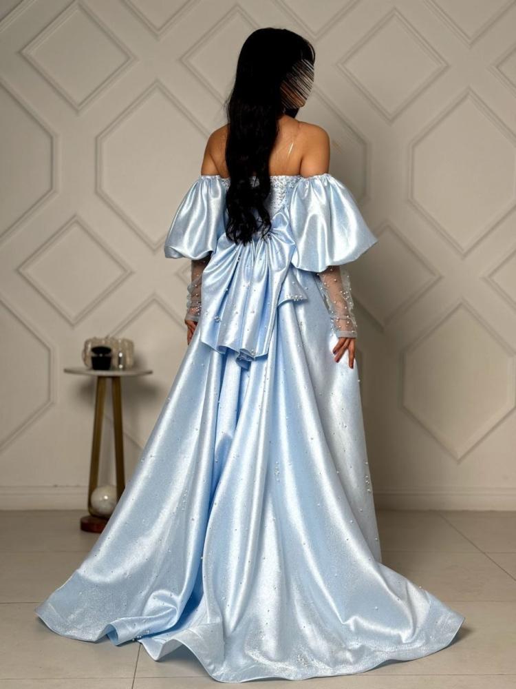 Light blue evening dress embroidered with puffed sleeves