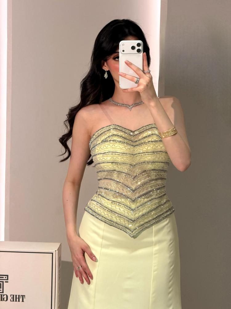 فستان سهره بتصميم الكورسيه بتطريزات دقيقه ومتقنه