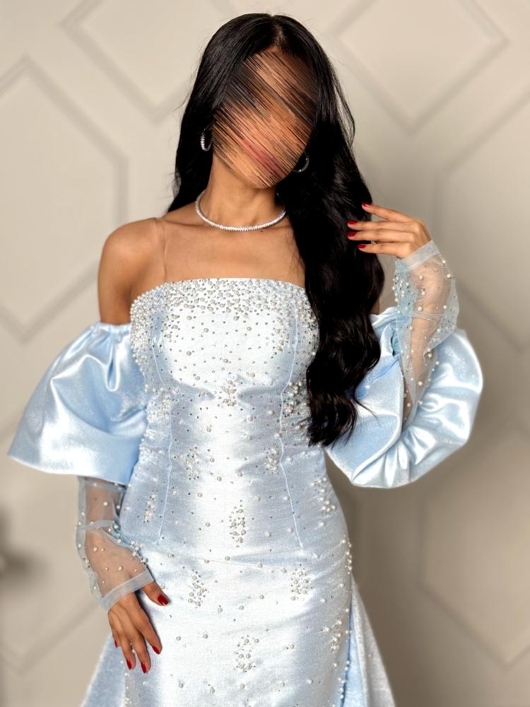 Light blue evening dress embroidered with puffed sleeves