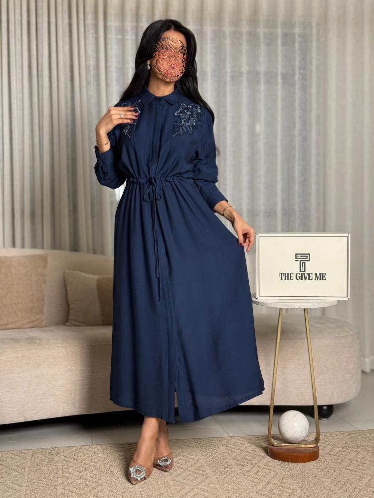Dress with embroidery on the shoulders and elastic waist