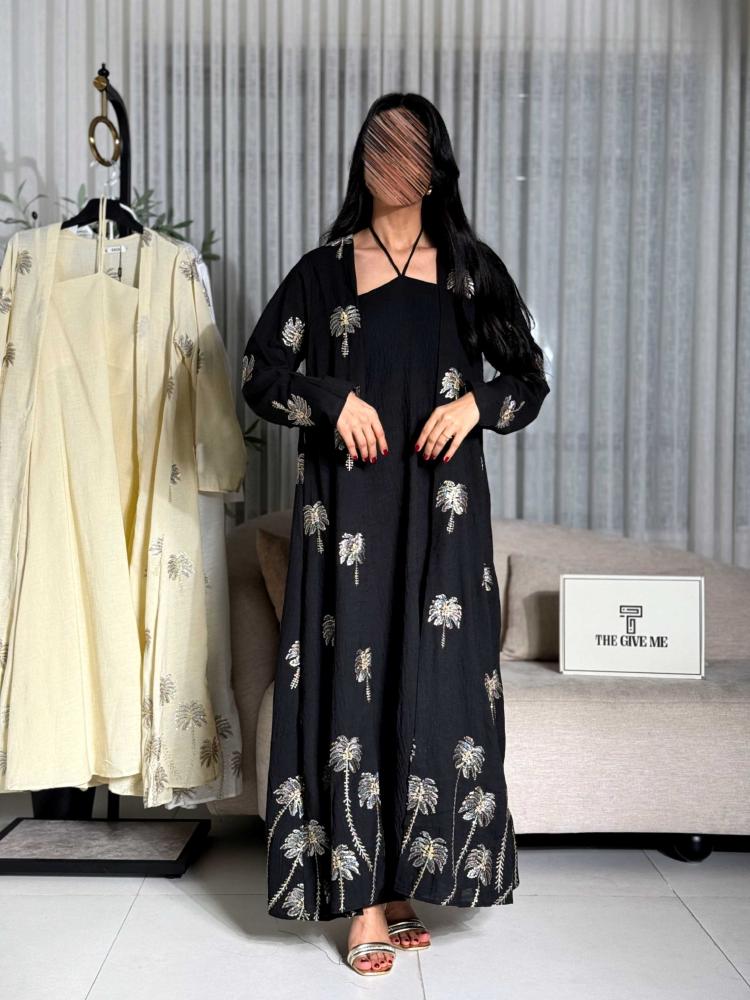 Two-piece thobe with a loose fit and embroidery on the outer piece