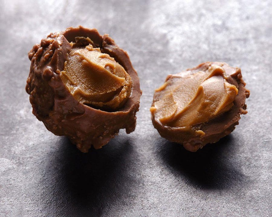 شاربونيل اند ووكر ترافلز البسكويت المكرمل – 105 جم (Charbonnel et Walker Caramelised Biscuit Truffles 105g)
