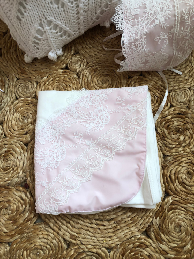 مفرش طفل وقبعه