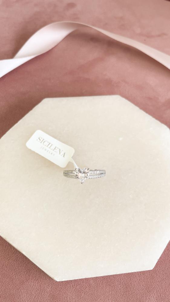 Amorè Ring