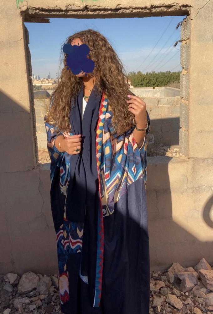 عباية بطرحة كحلي