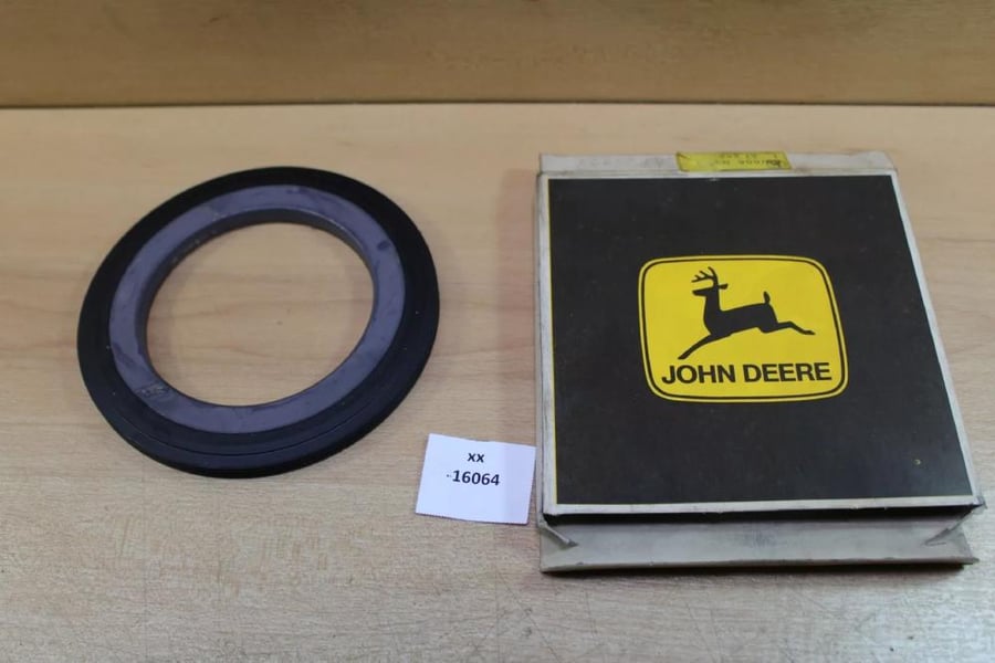 John Deere AT26827 Seal