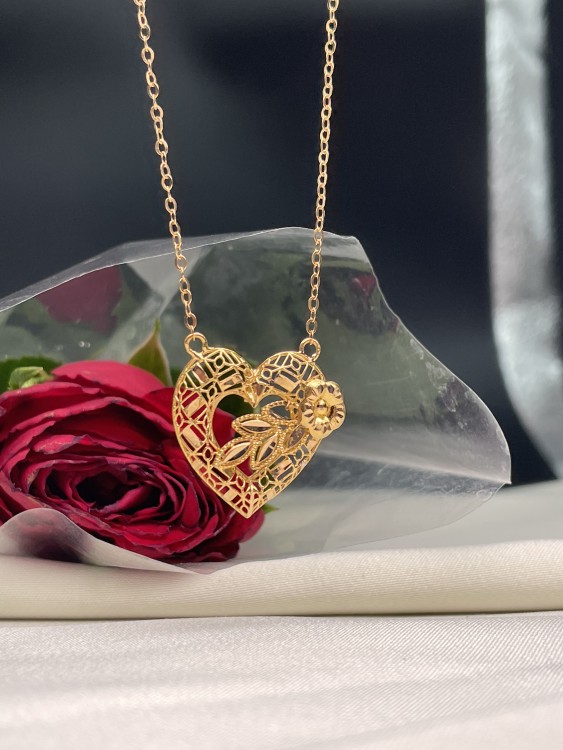 عقد ذهب عيار 21