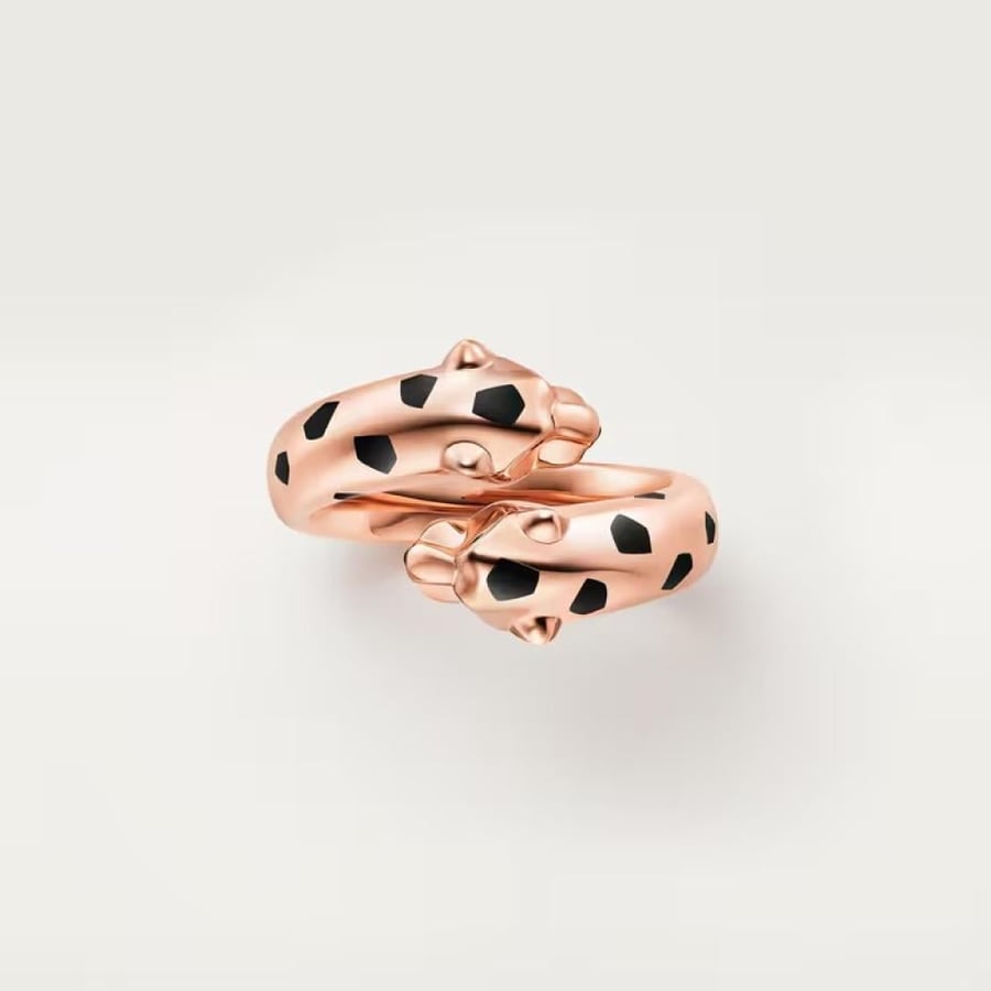 خاتم Panthère de Cartier – ذهب وردي مع عقيق تسافوريتي وأونيكس