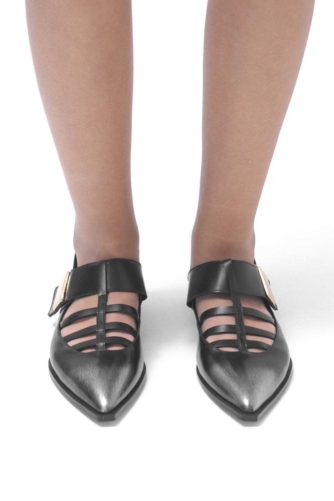 WOMEN FLAT