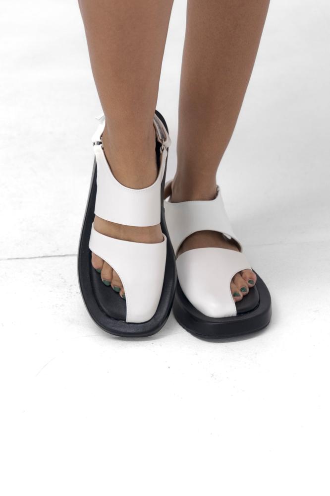 WOMEN FLAT
