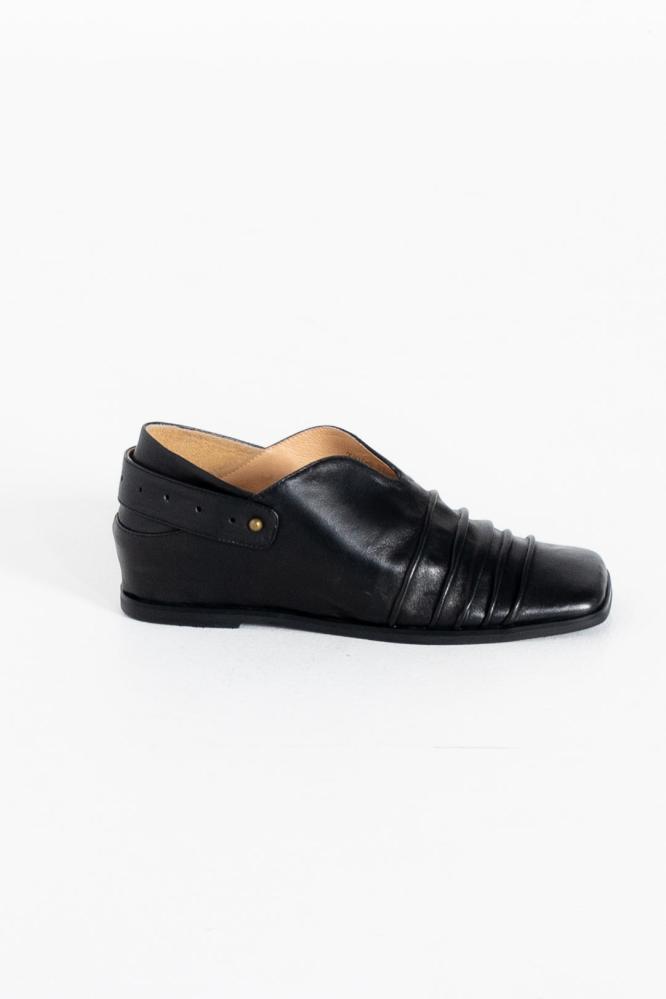 WOMEN FLAT