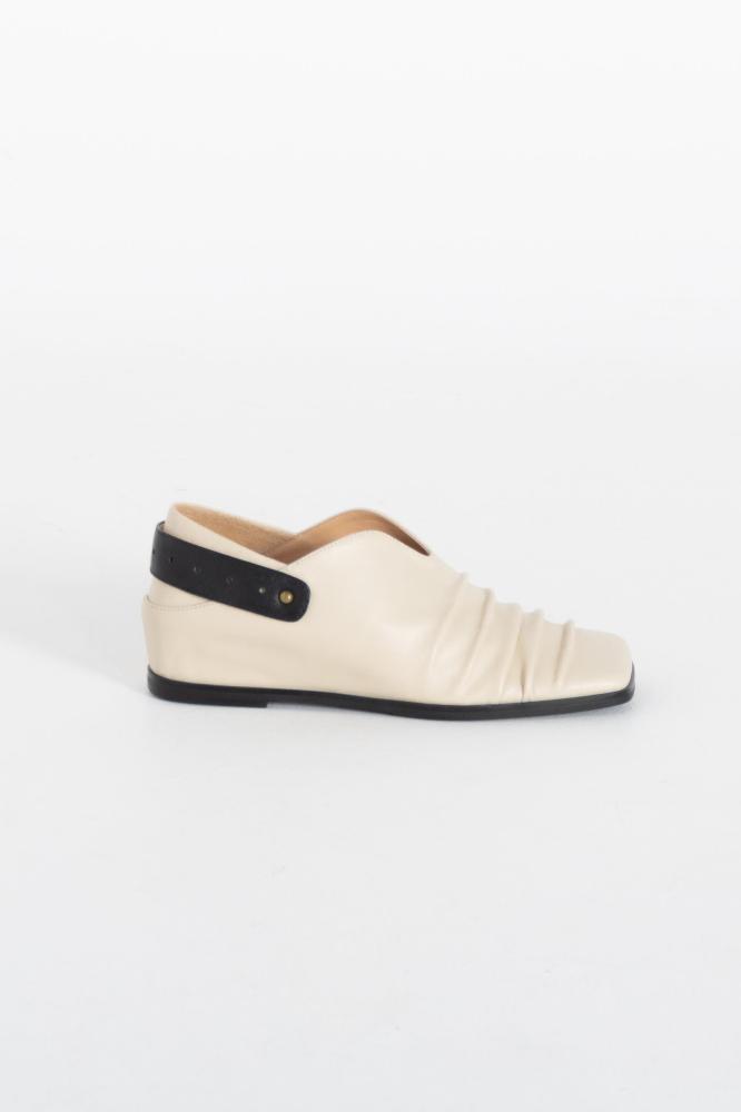 WOMEN FLAT