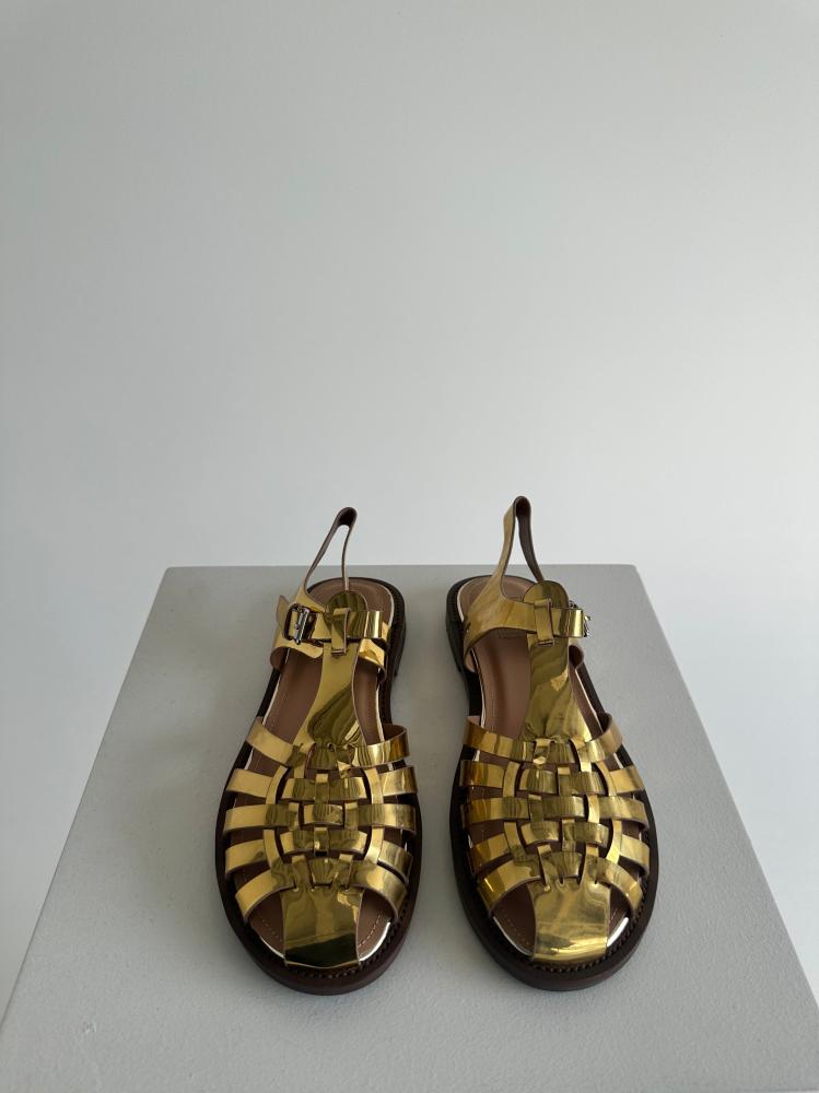 WOMEN FLAT