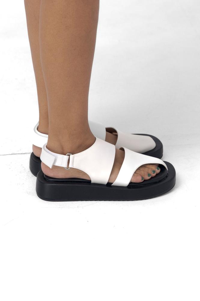 WOMEN FLAT