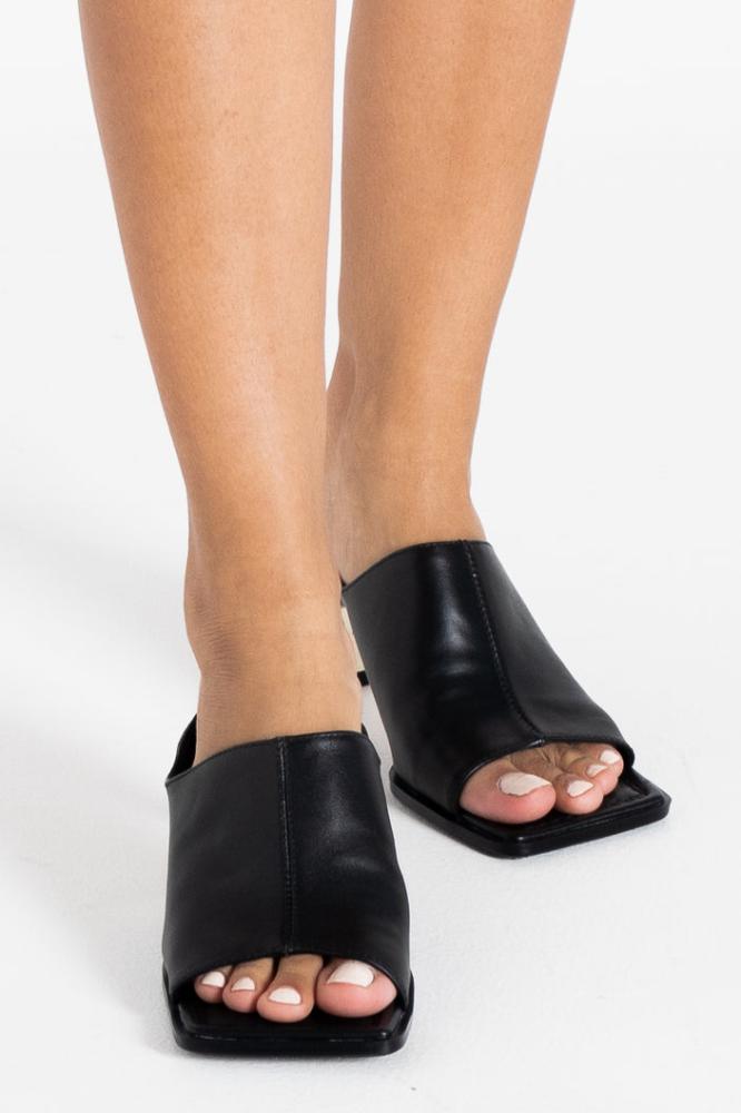 WOMEN HEELS