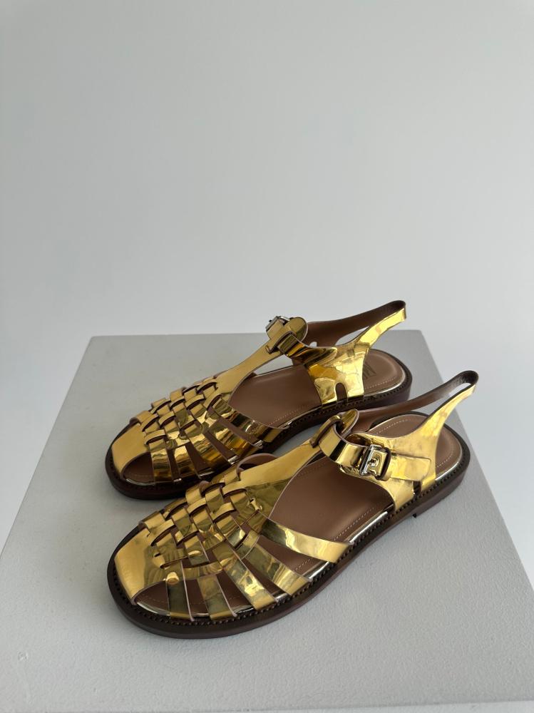 WOMEN FLAT