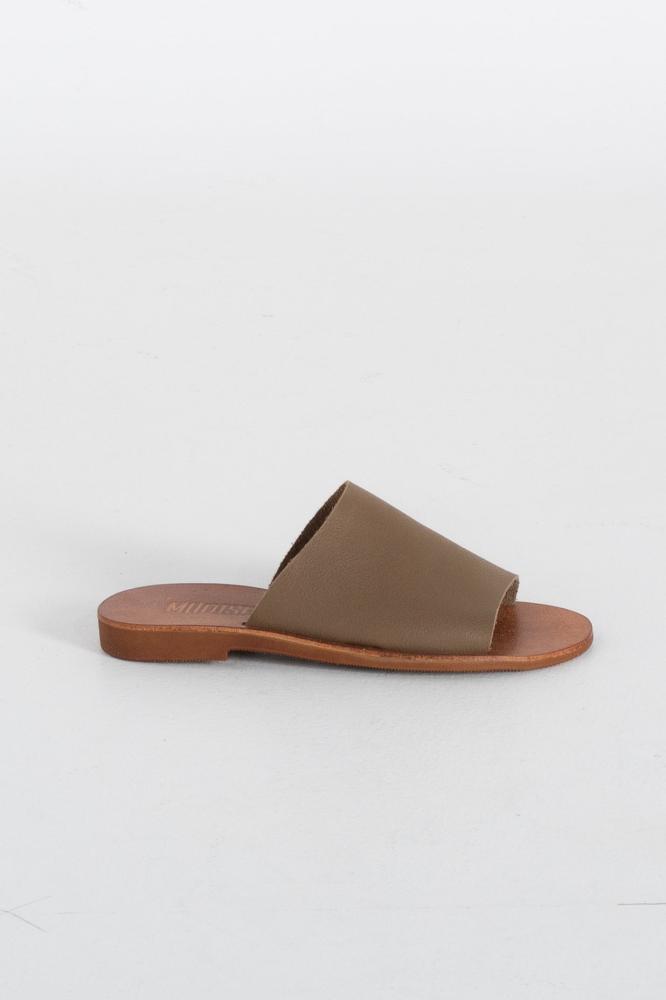 WOMEN FLAT