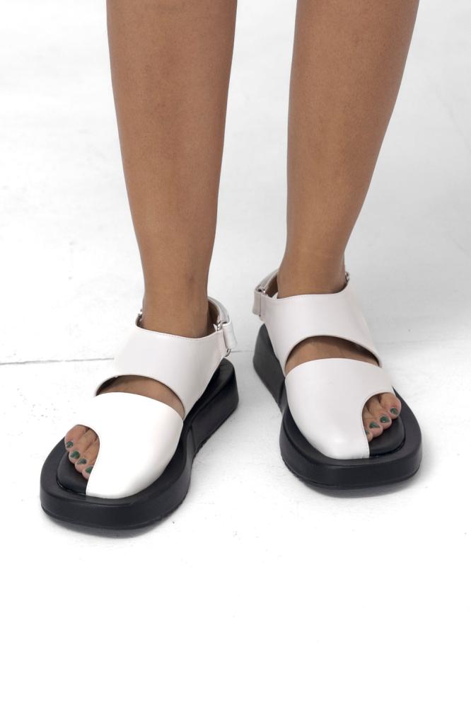 WOMEN FLAT