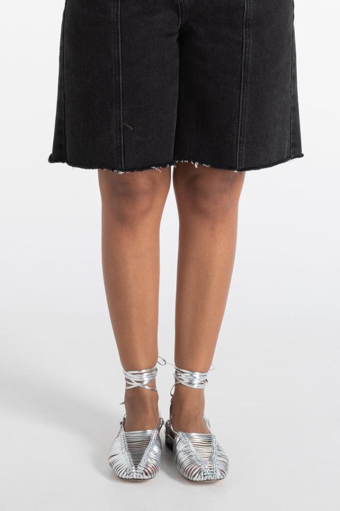 WOMEN FLAT