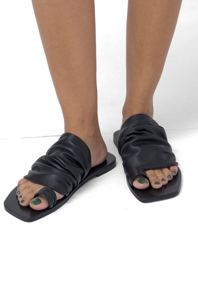 WOMEN FLAT