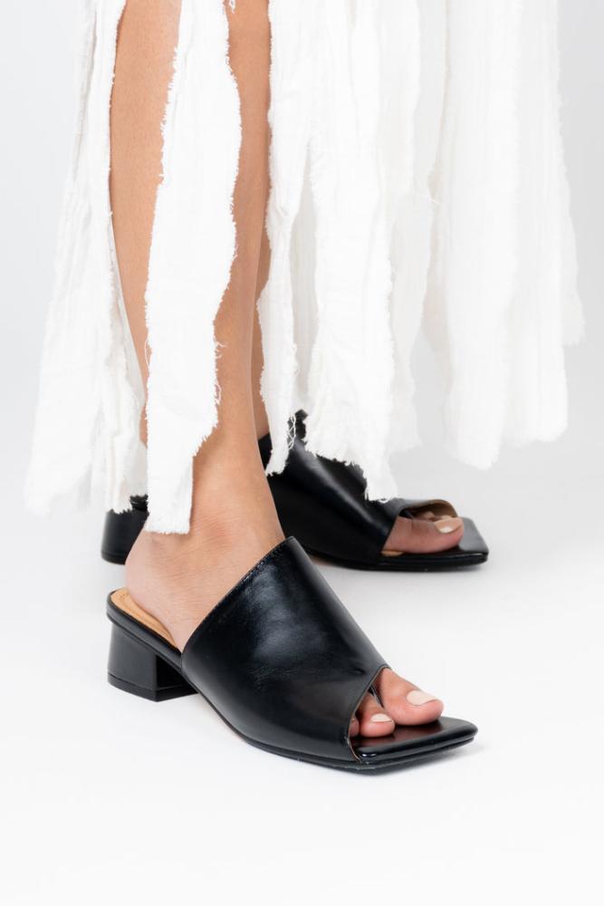 WOMEN HEELS