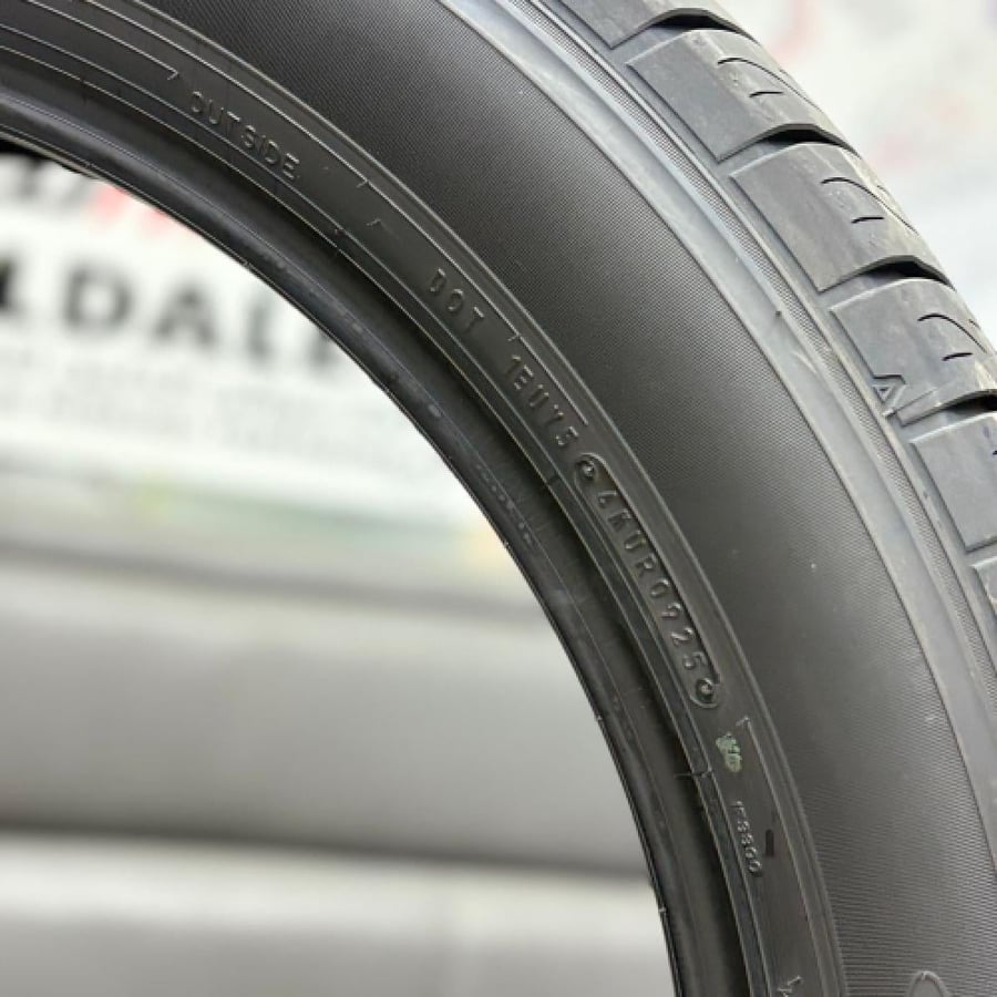 كفرات دنلوب ياباني Dunlop مقاس 265/50/22 لكزس