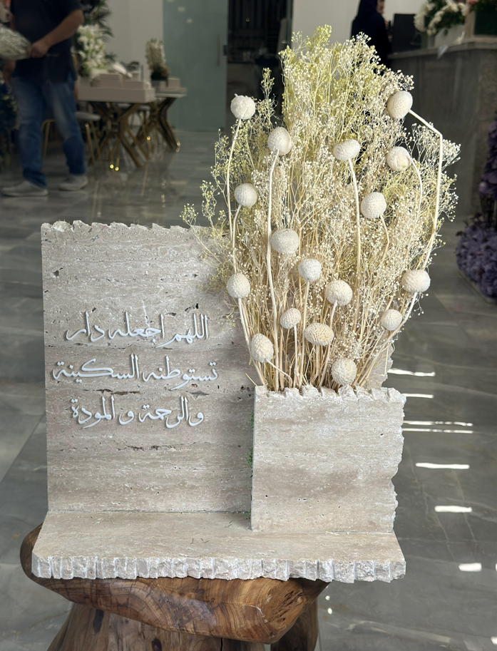 رخاميات ورد صناعي