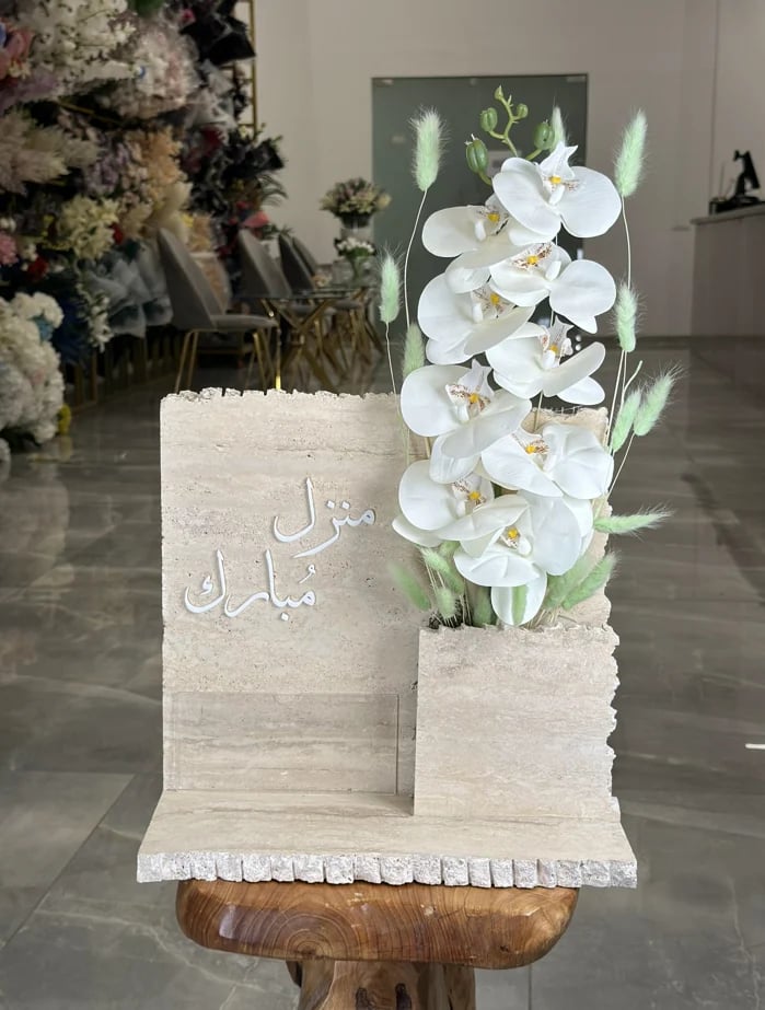 رخاميات ورد صناعي