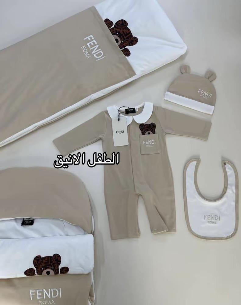 طقم فندي ٥ قطع +كيس الماركة