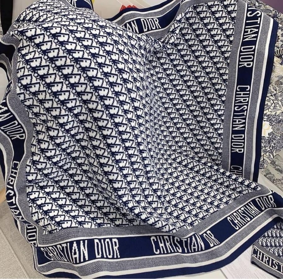 بطانية ديور +كيس ورقي