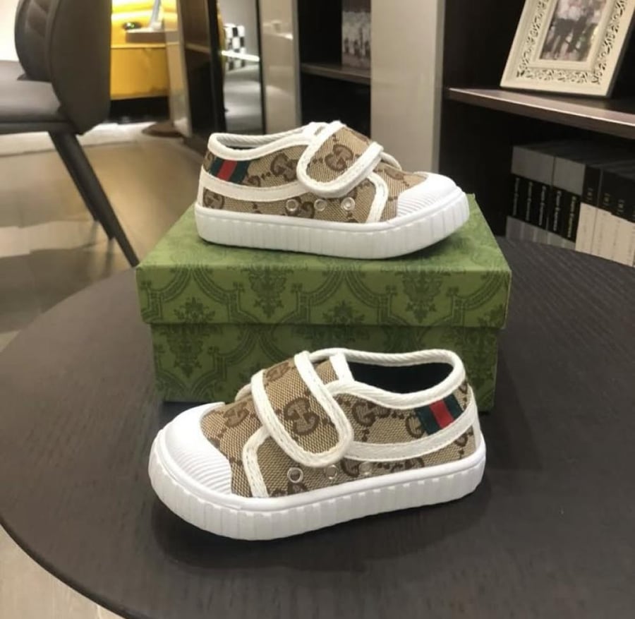 حذاء رياضي