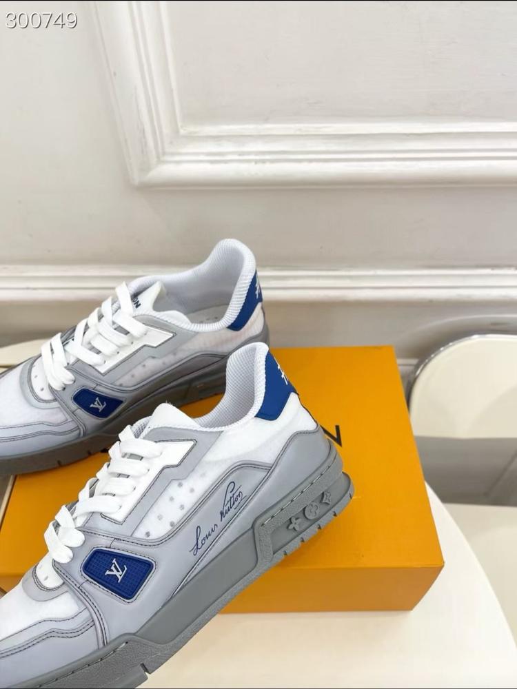 Sports shoe