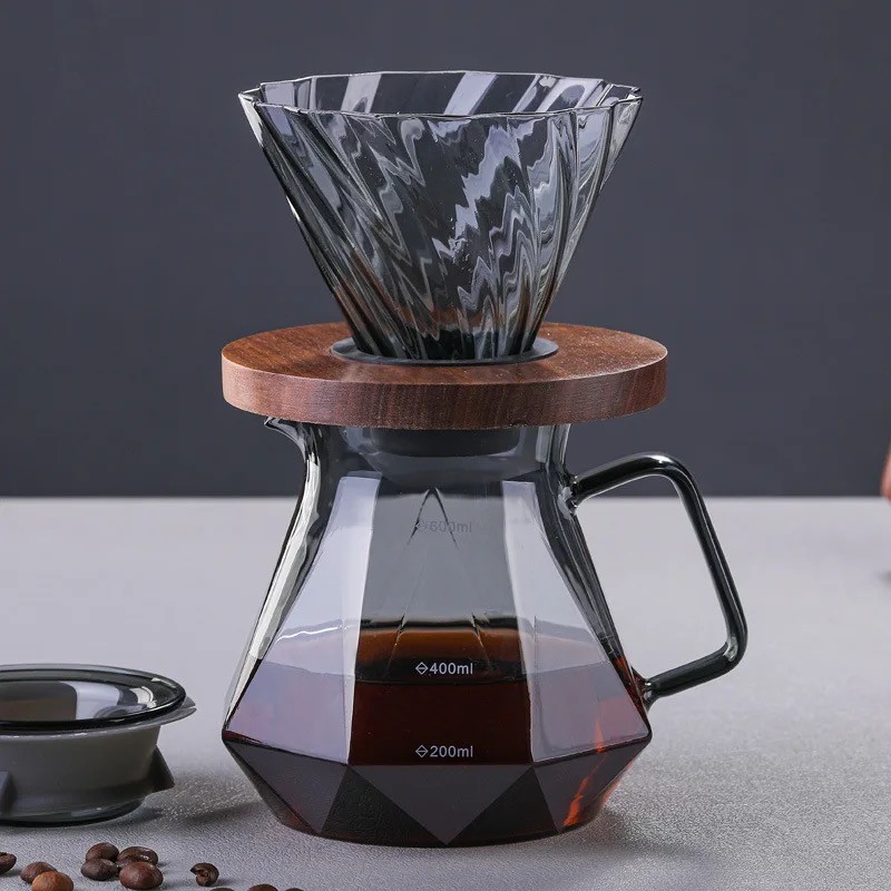 Server and cup in a distinctive way
