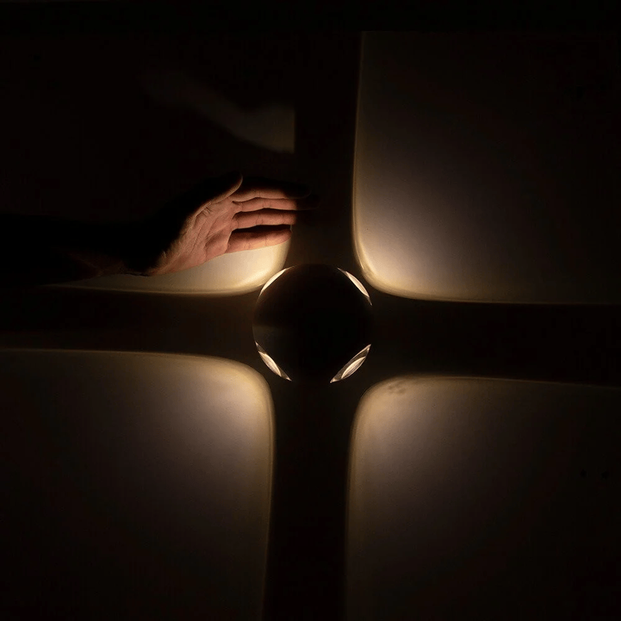 A circle cover with four directions