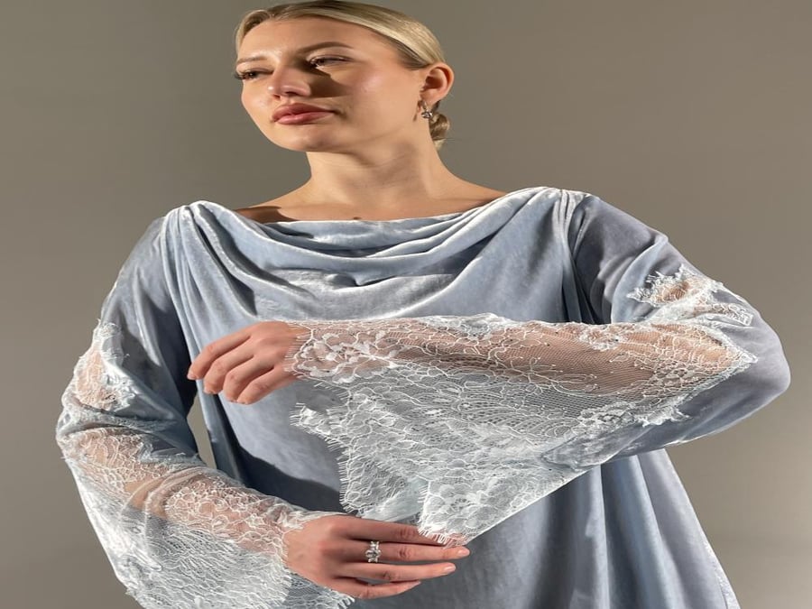 جلابيه مخمل Pure Silk فرنسي مع الدانتيل الفرنسي- لون :  بيبي بلو - Baby Blue