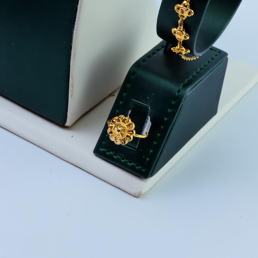 Jaber chair gold set, 21 karat, weighing 12.8 grams