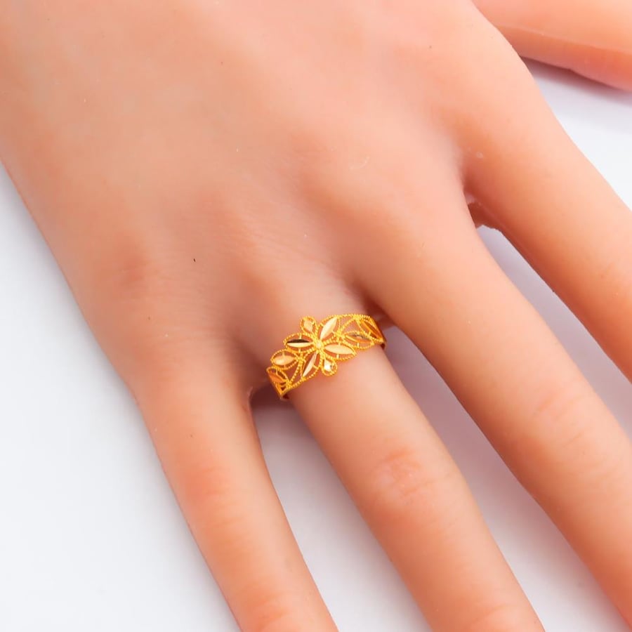 21-karat gold ring weighing 1.13 grams