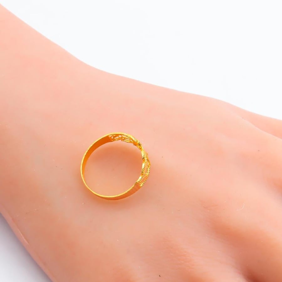 21-karat gold ring weighing 1.13 grams