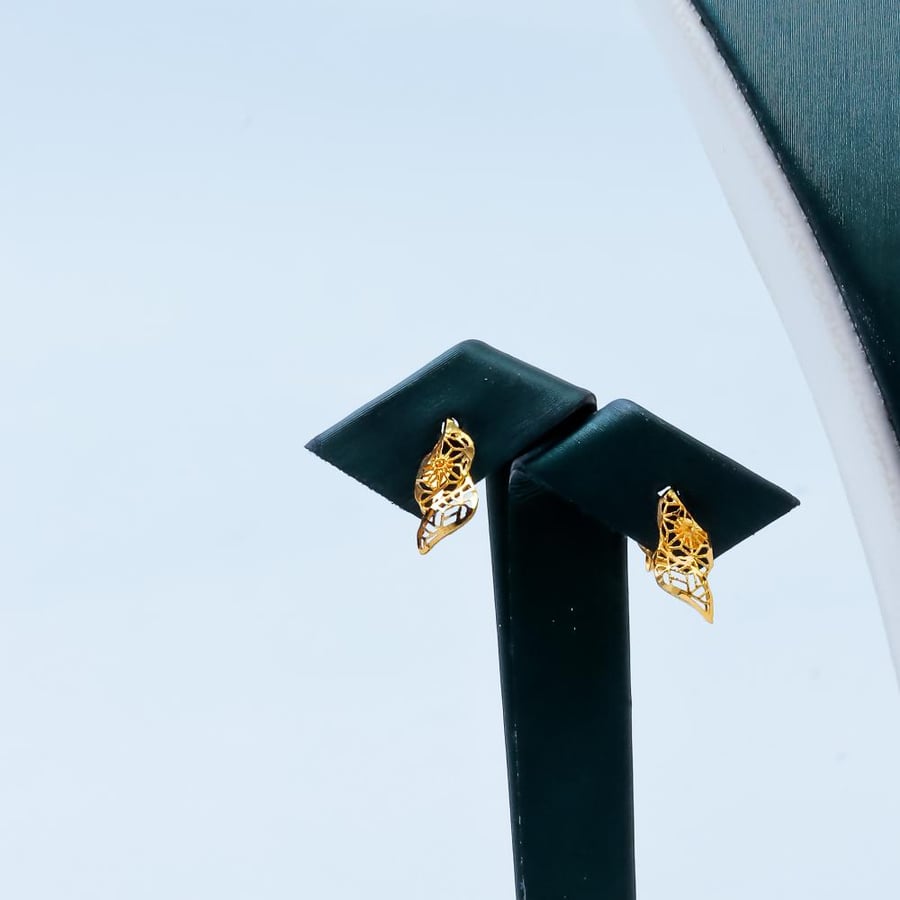 21-karat gold jewelry set weighing 7.73 grams