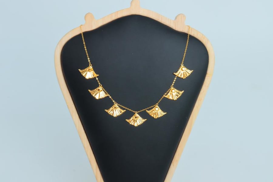 Gold necklace 21k with a refined design 3.4 g