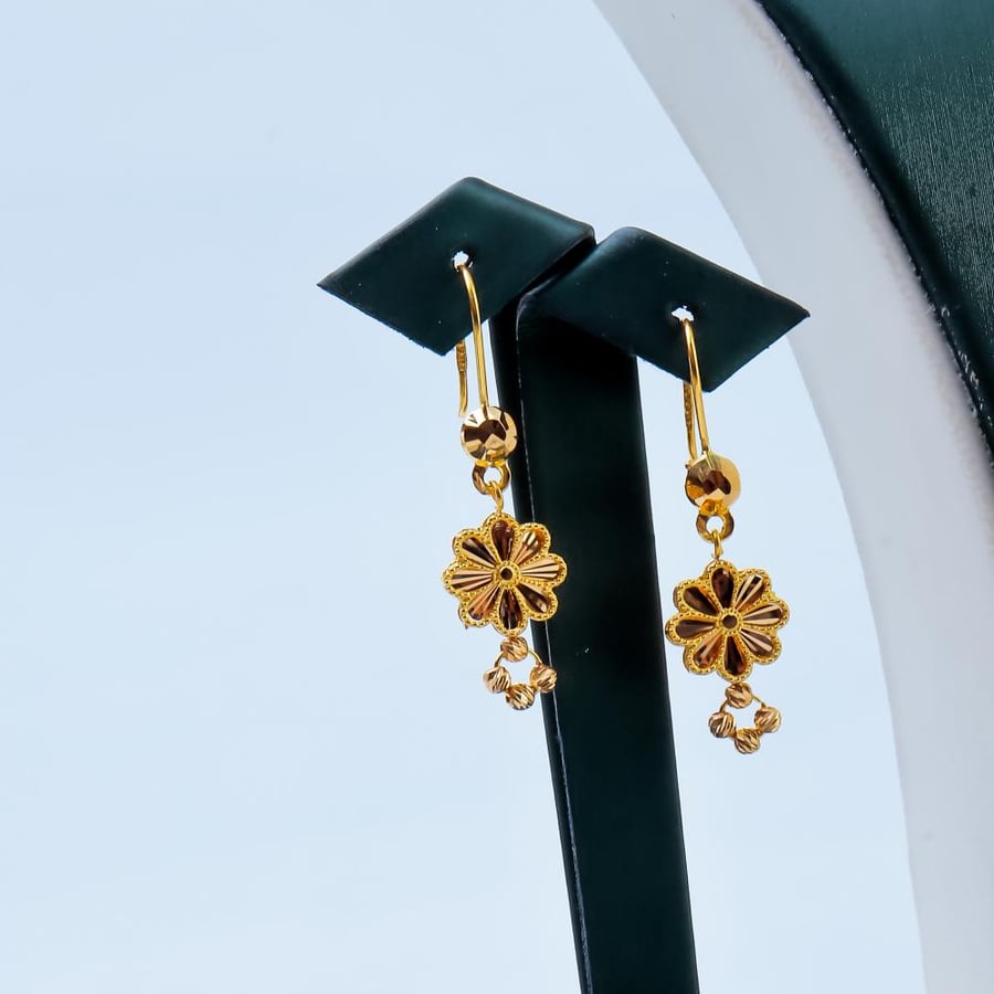 Rose gold set with Doric ball design, 21 karat, weighing 17.7 grams