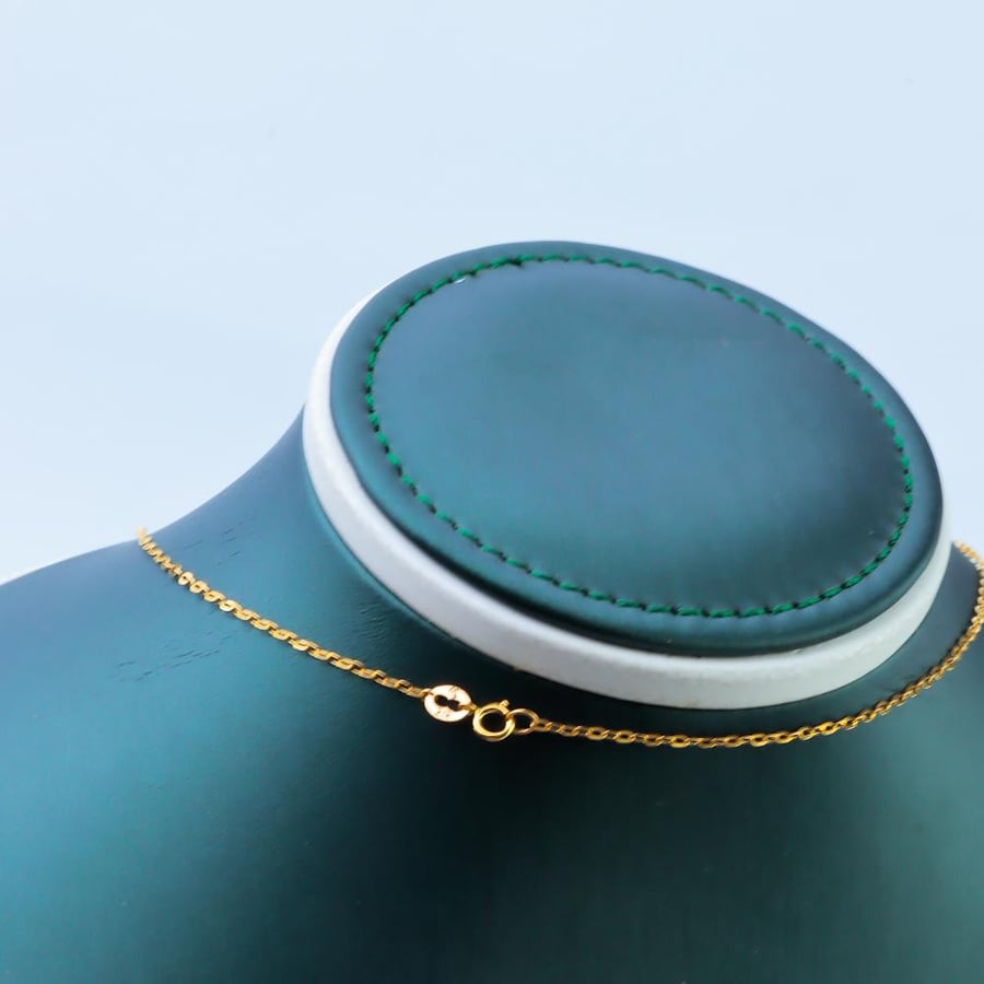 Choker | Gold eyelash choker with white pearl inlay, 21 karat, weighing 7.12 grams