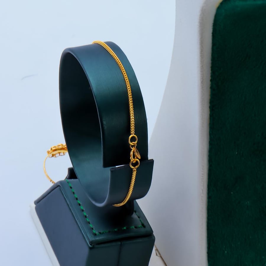 Rose gold set with Doric ball design, 21 karat, weighing 17.7 grams
