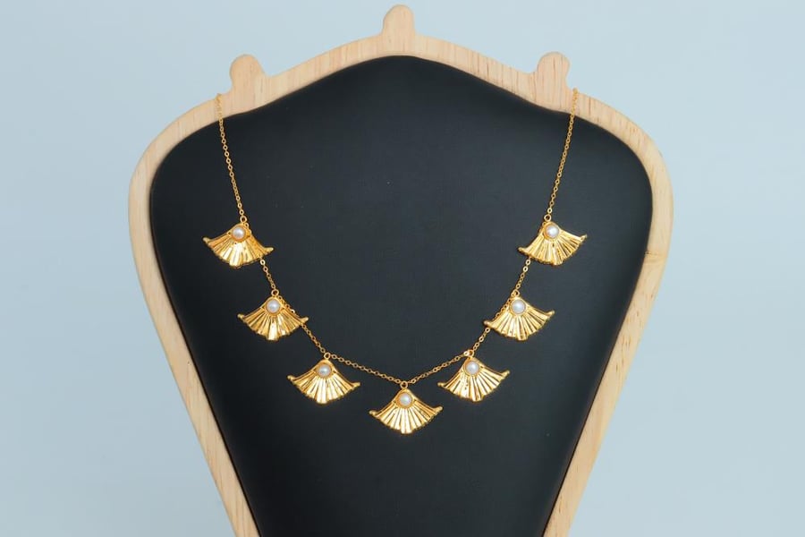 Gold necklace 21k with a refined design 3.4 g