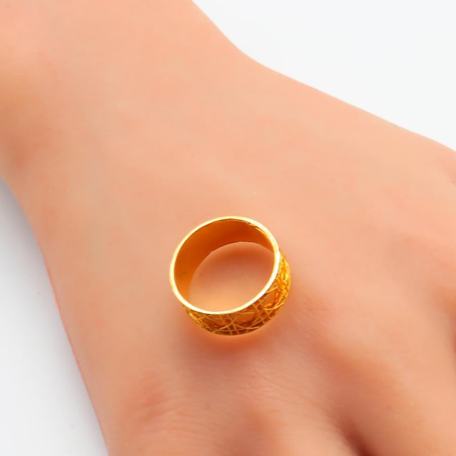 Wide Dior gold ring, 21 karat