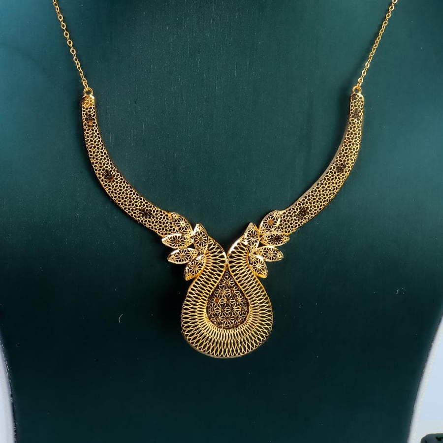 21-karat gold jewelry set weighing 9.77 grams