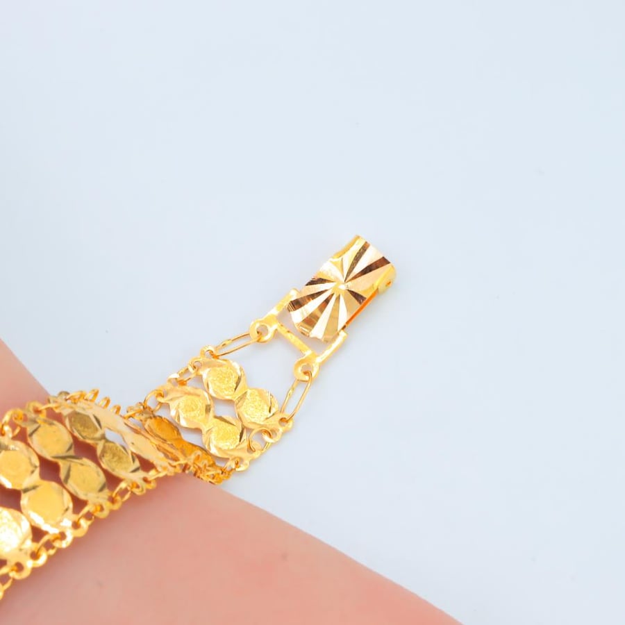 Gold bracelet, double-layered sovereign design, 21 karat, weighing 9.56 grams