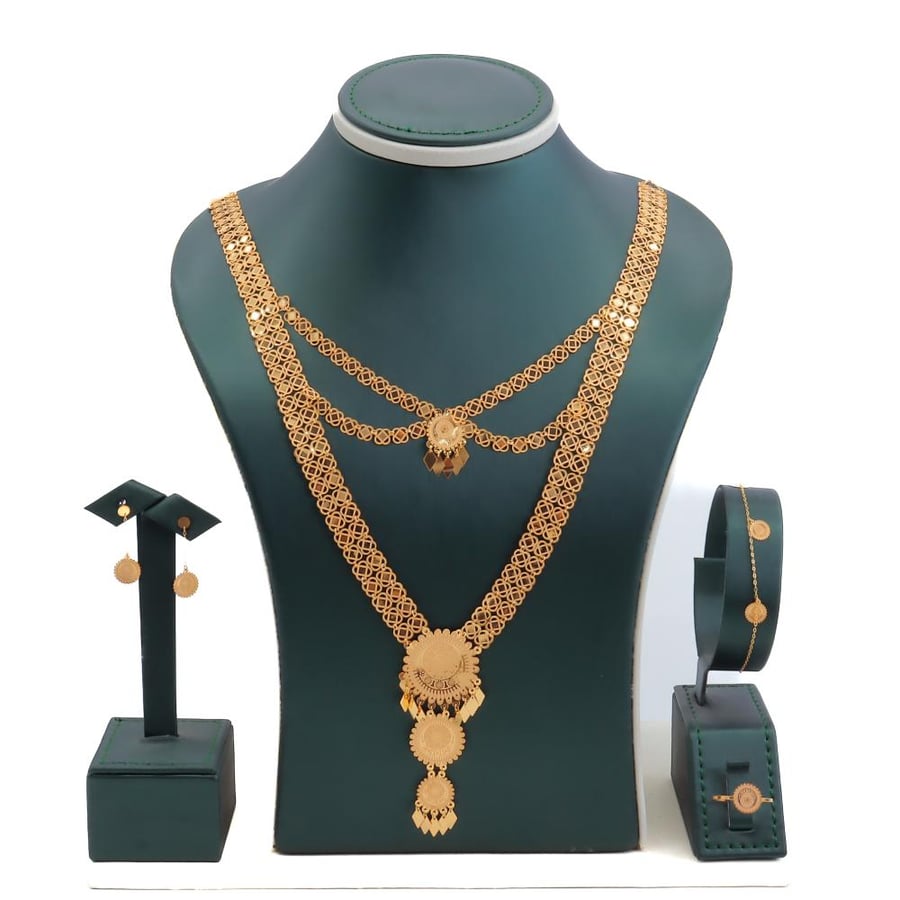 ارقي طقم ذهب ناعم عيار 21 بتصميم راقي وزن 10.6 جرام