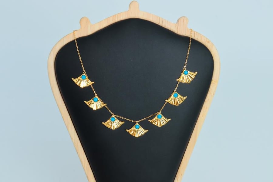 Gold necklace 21k with a refined design 3.4 g